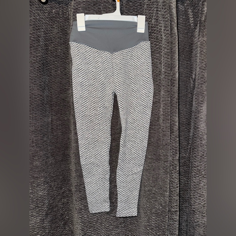 Juniors Gray Patterned Leggings